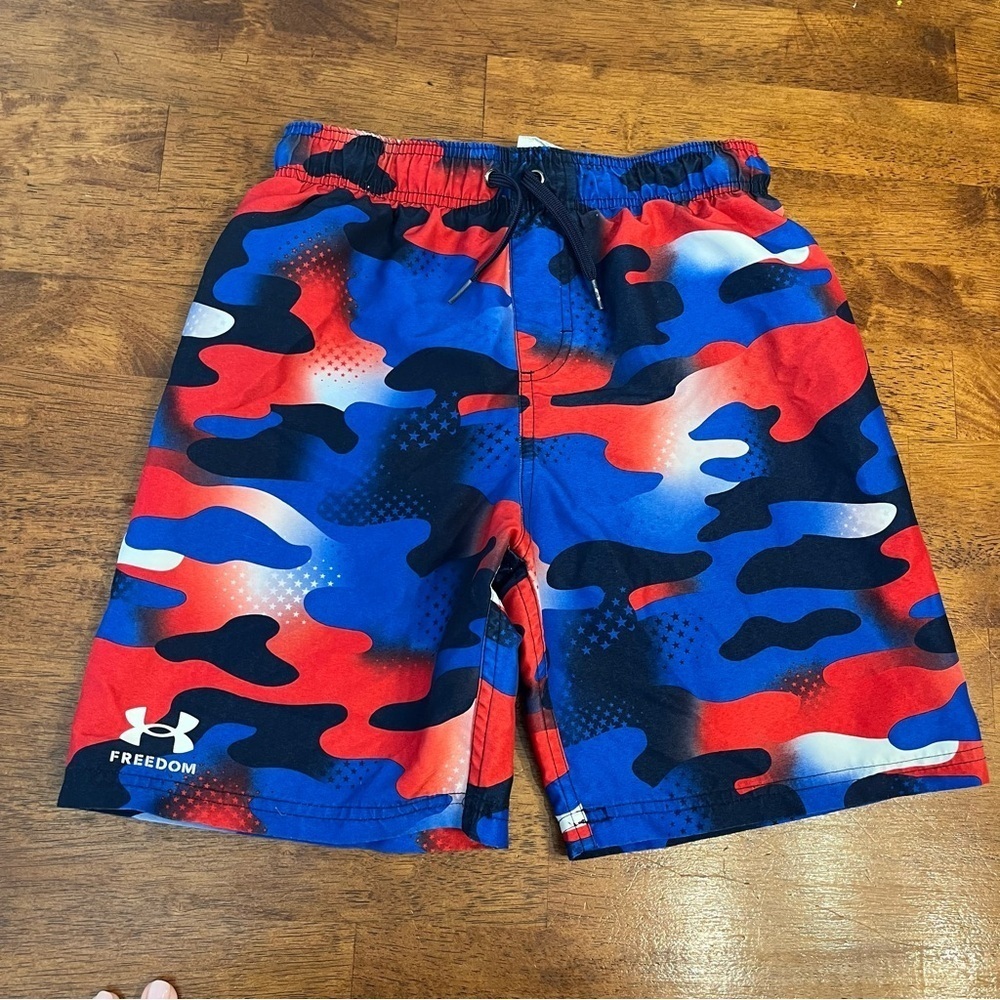 Under Armour Blue and Red Patterned Shorts swim trunks size YL youth large
